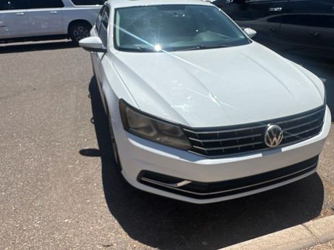 Used 2018 Volkswagen Passat 2.0T SE FWD image 1