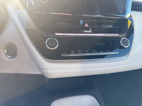 Used 2025 Toyota Corolla SE image 13