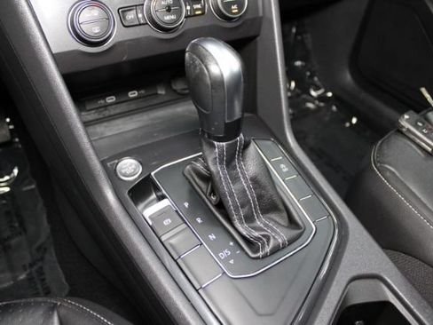 Used 2021 Volkswagen Tiguan SE w/ Panoramic Sunroof Package FWD image 13