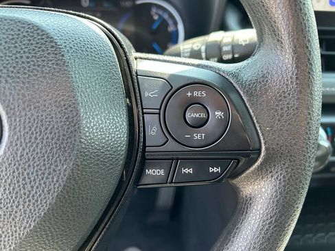 Used 2025 Toyota RAV4 XLE AWD/4WD image 12