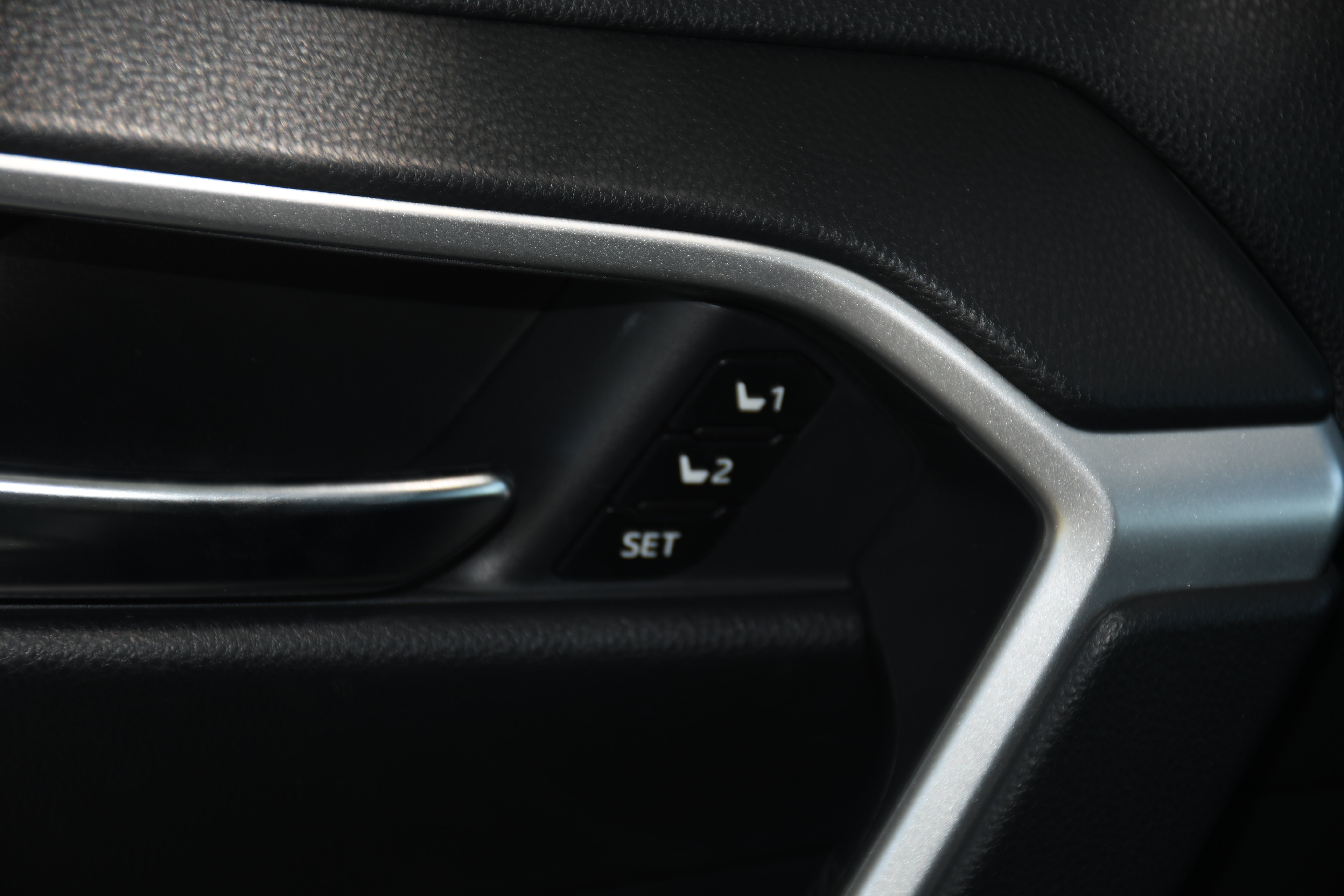 Used 2022 Toyota RAV4 XLE Premium FWD image 13