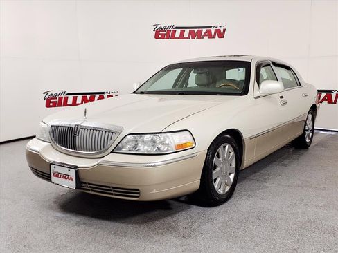Used 2004 Lincoln Town Car Ultimate image 3