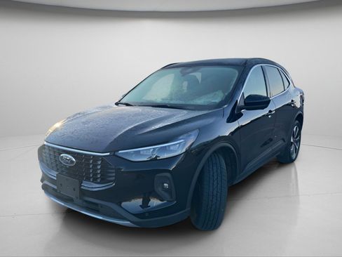 Used 2024 Ford Escape Platinum image 14