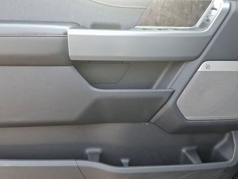 Used 2022 Ford F150 Lightning Lariat image 16