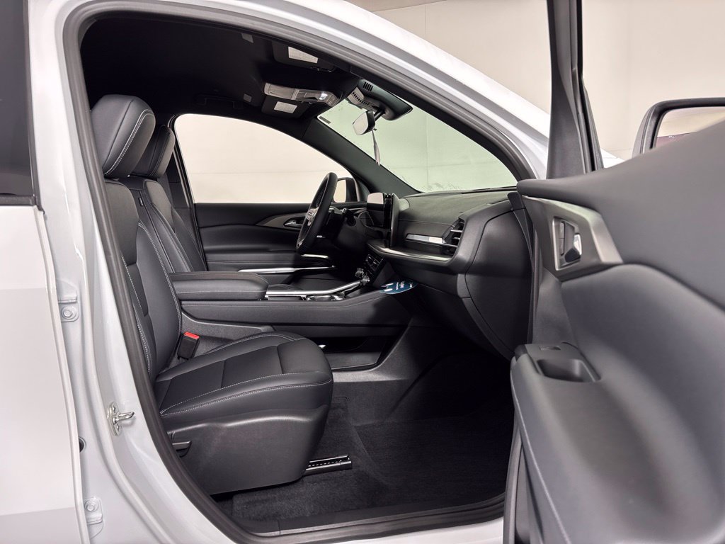 Certified 2026 Chevrolet Traverse LT w/ Midnight/Sport Edition FWD image 12