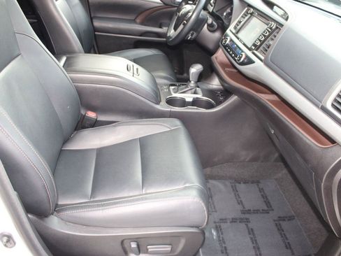 Used 2018 Toyota Highlander XLE image 34