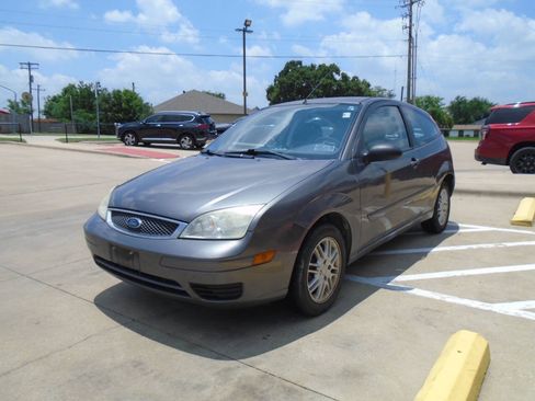 Used 2007 Ford Focus S FWD image 2
