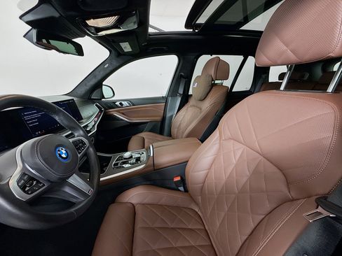 Used 2025 BMW X5 xDrive50e w/ Executive Package image 11