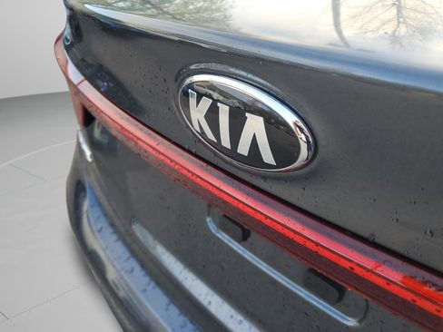 Certified 2019 Kia Forte S image 8