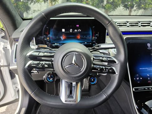 Used 2024 Mercedes-Benz S 63 AMG S w/ Carbon Fiber Exterior Package image 21