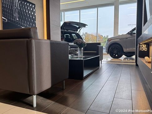 Used 2019 Land Rover Discovery Sport HSE image 32