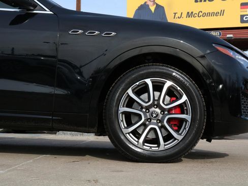 Used 2020 Maserati Levante image 8