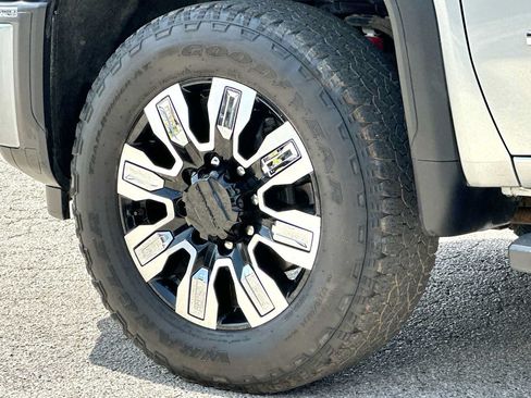 Used 2024 GMC Sierra 2500 Denali w/ Denali Reserve Package AWD/4WD image 11