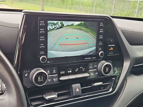 Used 2021 Toyota Highlander XSE FWD image 31