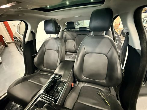 Used 2019 Jaguar XE RWD image 11