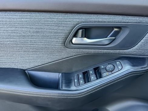 Used 2023 Nissan Rogue SV image 42