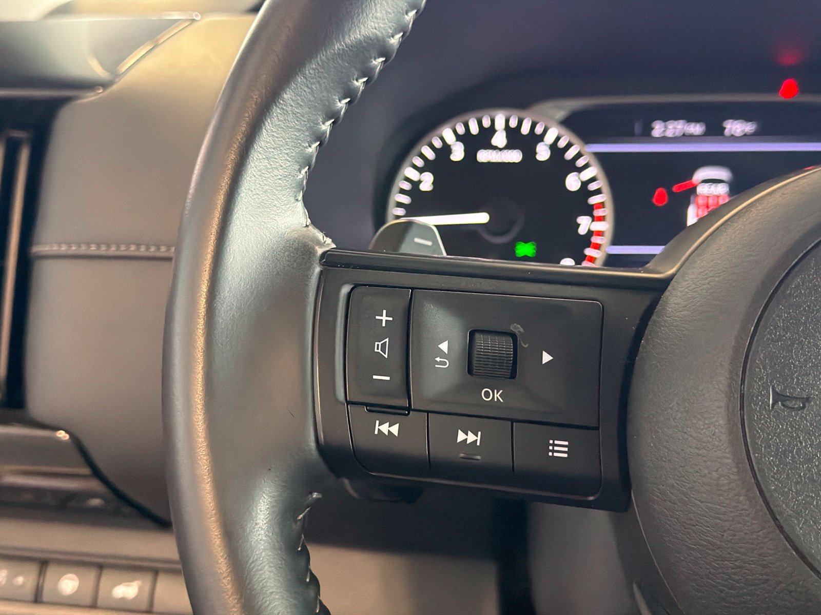 Used 2025 Nissan Pathfinder SV AWD/4WD image 21