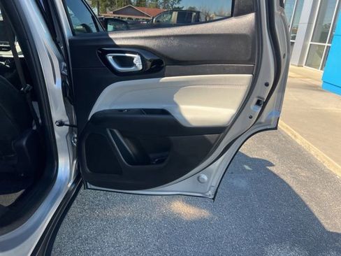 Used 2025 Jeep Compass Limited image 29