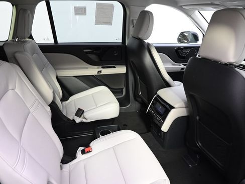 New 2026 Lincoln Aviator AWD image 18