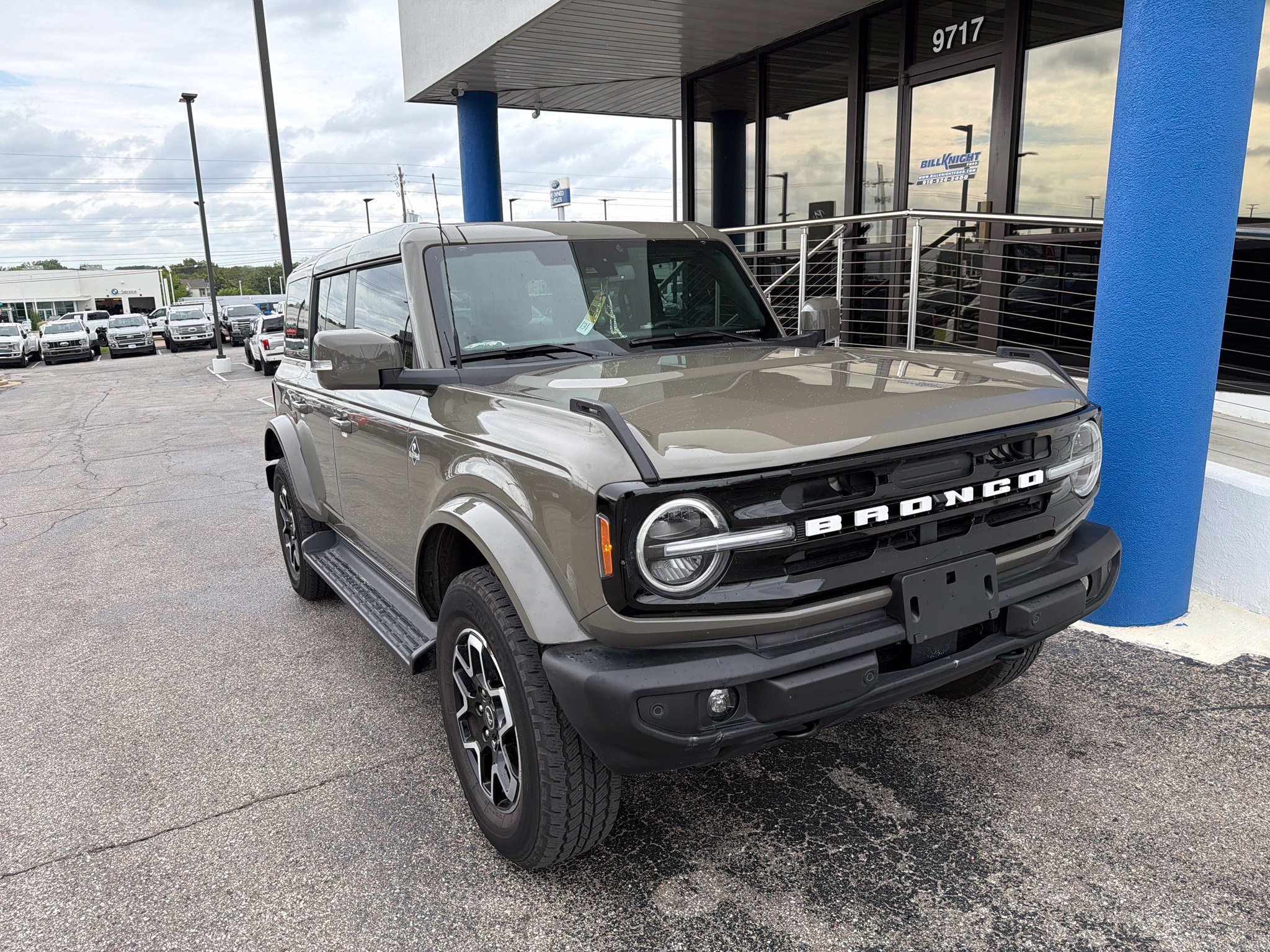 Used 2025 Ford Bronco Outer Banks AWD/4WD image 3