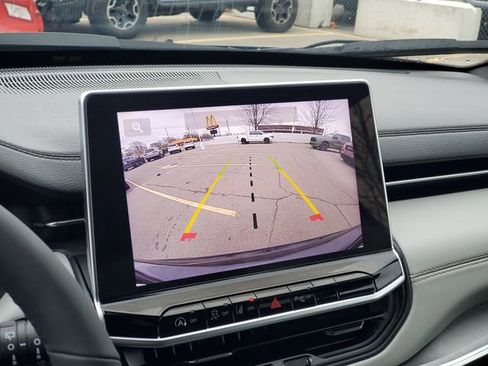 Used 2023 Jeep Compass Limited image 19