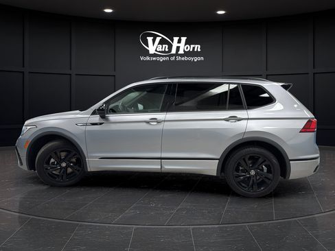 Used 2024 Volkswagen Tiguan SE R-Line AWD/4WD image 4
