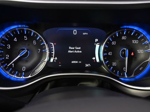 Used 2024 Chrysler Pacifica Touring-L image 27