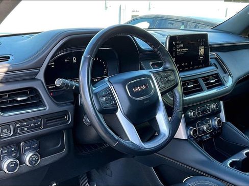 Used 2022 GMC Yukon SLT w/ SLT Premium Package image 16