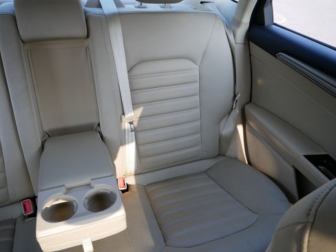Used 2013 Ford Fusion SE FWD image 14