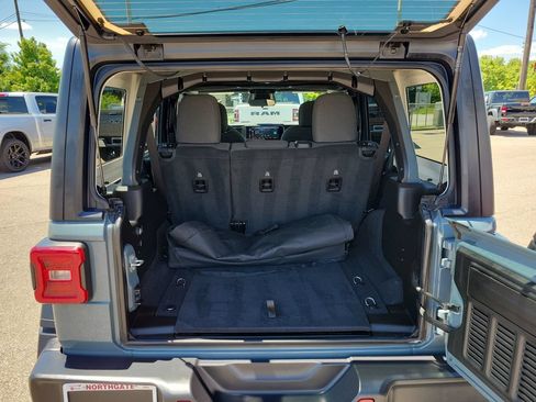 Used 2026 Jeep Wrangler Unlimited Rubicon AWD/4WD image 6