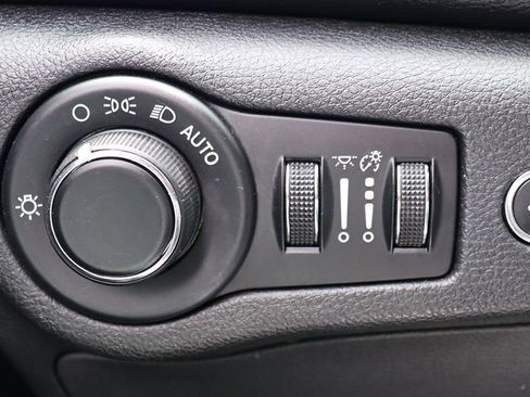 Used 2015 Chrysler 200 Limited w/ Spring Special Group FWD image 41