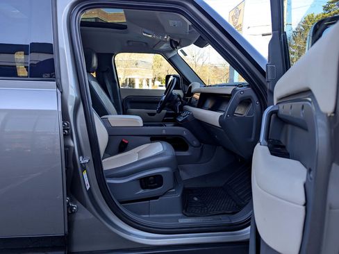 Used 2023 Land Rover Defender 110 X-Dynamic SE image 35