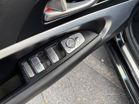 Used 2023 Genesis G70 2.0T RWD image 10