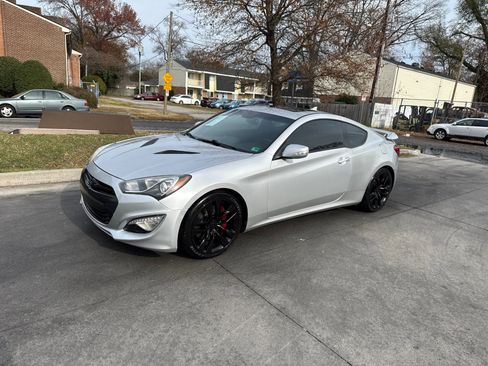 Used 2016 Hyundai Genesis Coupe 3.8 image 7