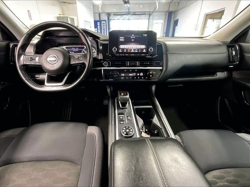Used 2024 Nissan Pathfinder SV AWD/4WD image 21