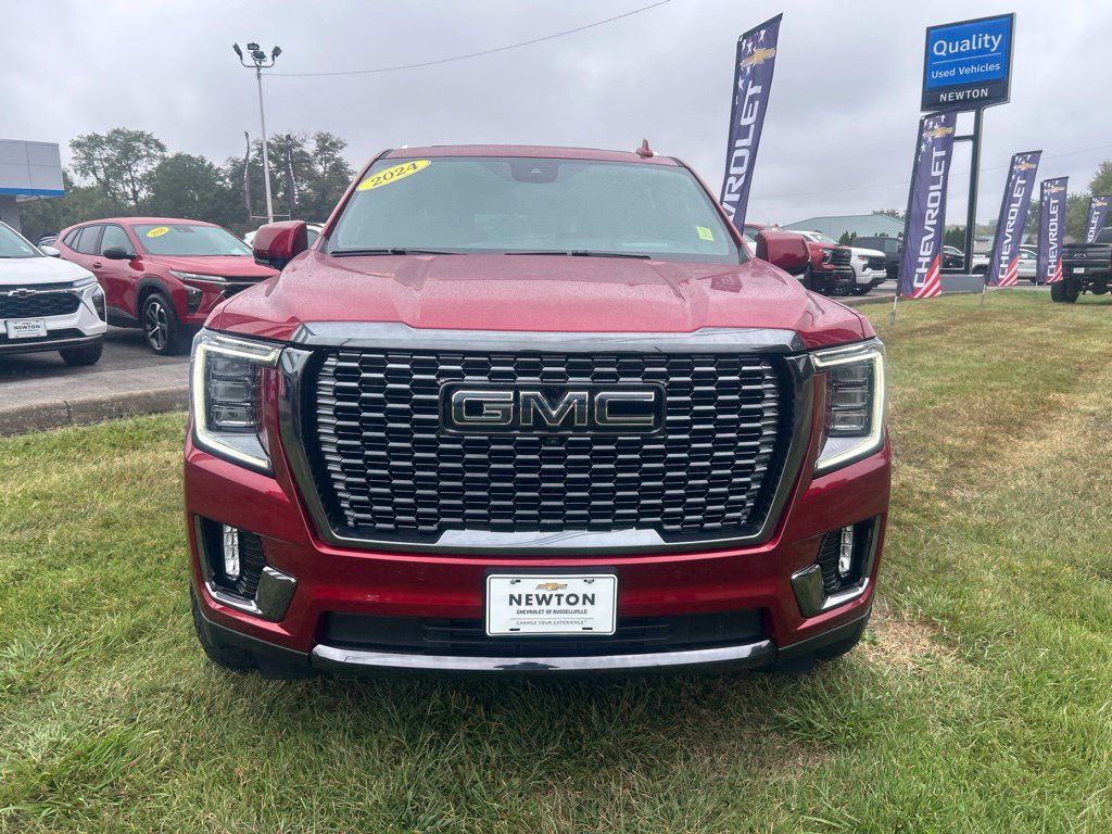Used 2024 GMC Yukon XL Denali Ultimate AWD/4WD image 2