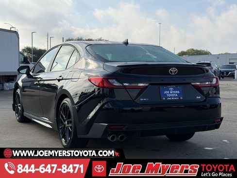 Used 2025 Toyota Camry SE image 7