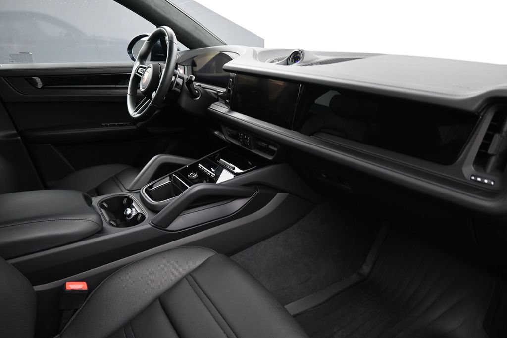 Certified 2026 Porsche Cayenne GTS AWD/4WD image 14