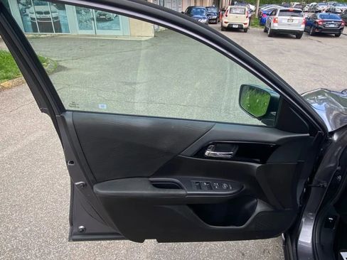 Used 2017 Honda Accord LX image 9