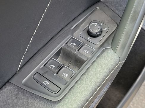 Used 2023 Volkswagen Tiguan SE FWD image 19