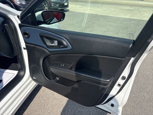 Used 2016 Chrysler 200 S w/ Navigation & Sound Group I image 19