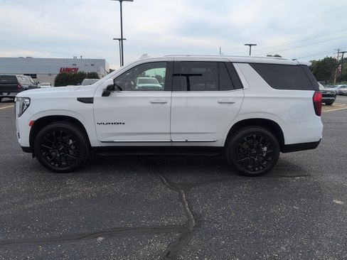 Used 2022 GMC Yukon SLT w/ SLT Premium Package AWD/4WD image 2