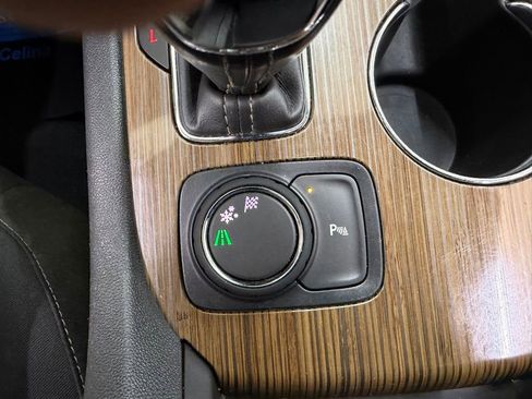 Used 2019 GMC Acadia SLE w/ Driver Alert Package I FWD image 31