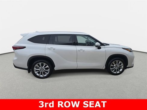 Used 2024 Toyota Highlander Limited image 4