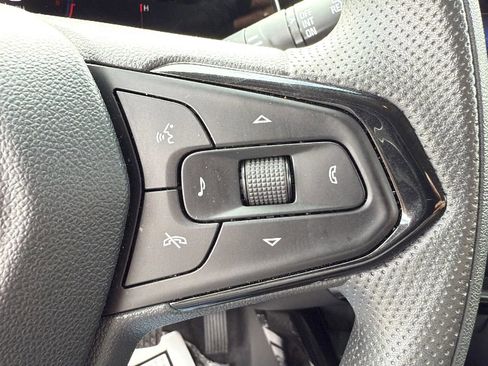 Used 2025 Chevrolet Trax LT FWD image 18