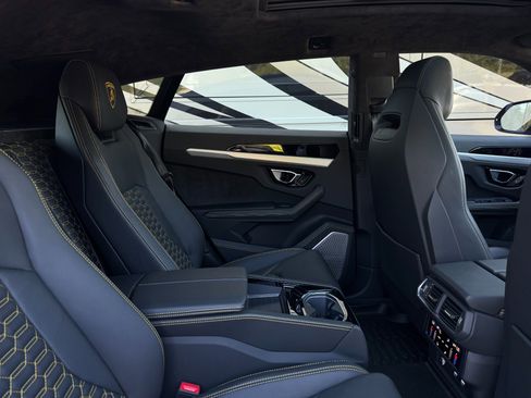 Used 2021 Lamborghini Urus image 38
