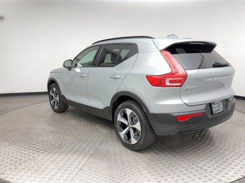 Certified 2025 Volvo XC40 B5 Plus image 4