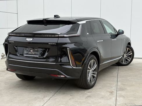 New 2026 Cadillac Lyriq Luxury AWD/4WD image 6
