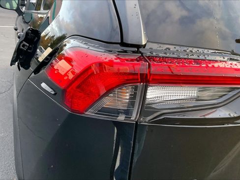 Used 2021 Toyota RAV4 XLE image 28