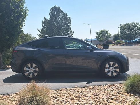 Used 2023 Tesla Model Y Long Range AWD/4WD image 41